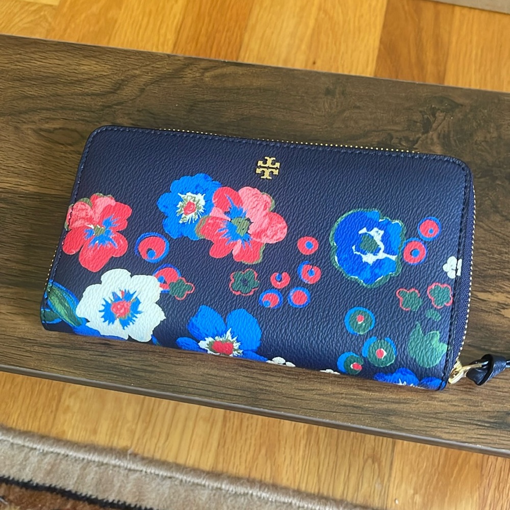 Perfect condition Tory Burch wallet navy with floral design zip